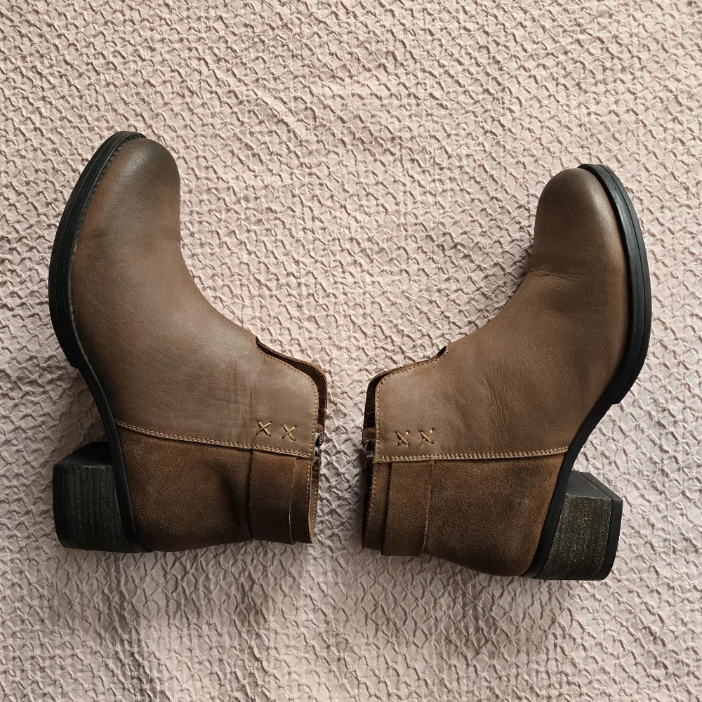 Skechers Women’s Leather Waterproof Round Toe Block Heel Fleek Cognac Boots